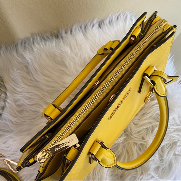 Firm ✨Michael Kors hope medium messenger bag - Picture 7 of 14